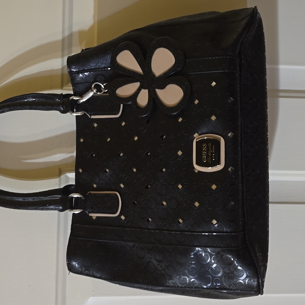 Medium Guess black purse